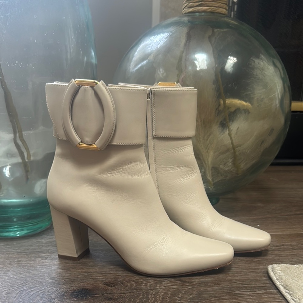 Banana Republic Cream Ankle Boots